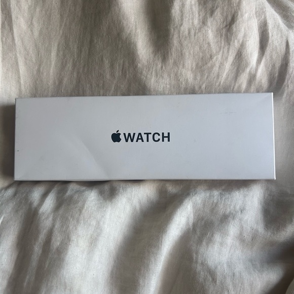 Apple watch SE gen 2 - color starlight